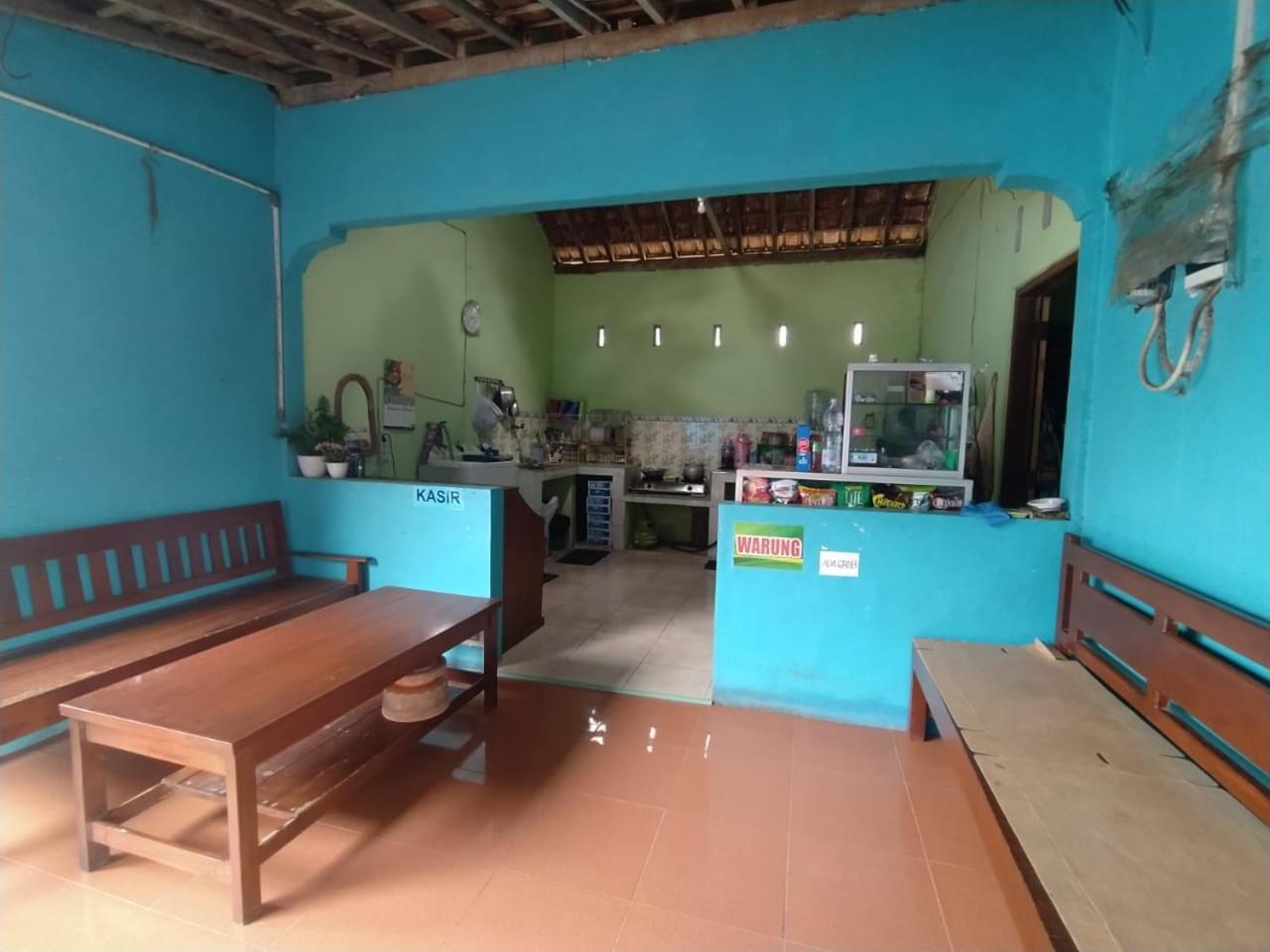 Spot On 92537 Tetirah Hotel 2*